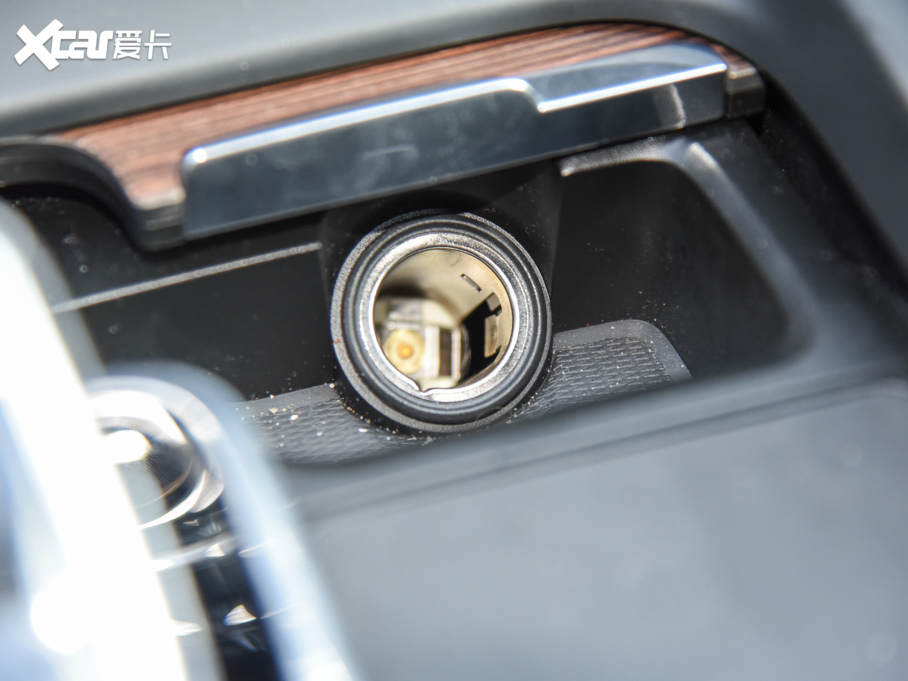 2022֠XC60 B5 (q)źA