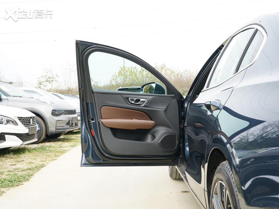 2022֠S60Դ T8 E ݺA