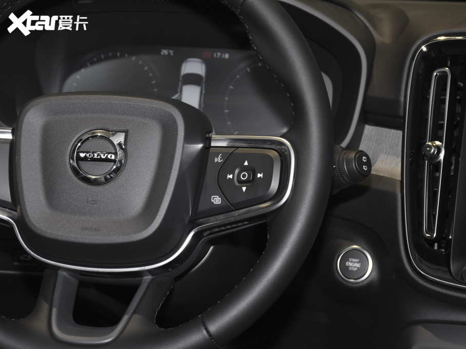 2022֠XC40 T4 hA