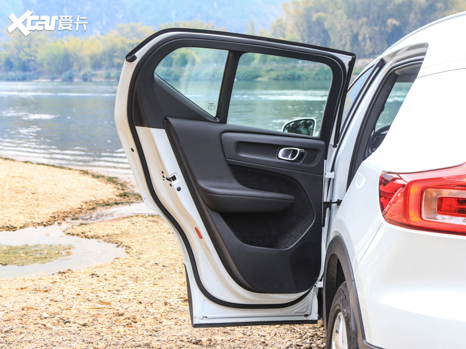 2022֠XC40 T4 (q)Еrа