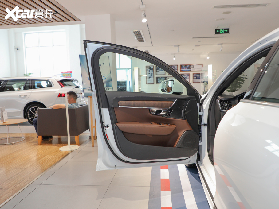 2022֠S90Դ T8 E ݺA