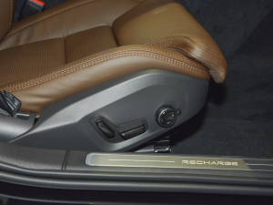 2022Ŀ T8 E(q)(dng) źA g