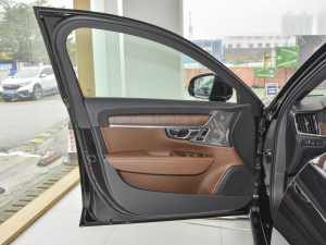 2022Ŀ T8 E źA {λ܇T