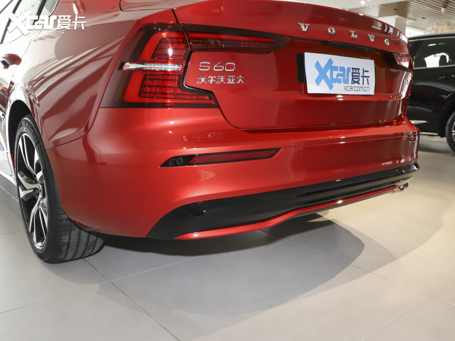 2023���֠���S60 B4 ���h�\�Ӱ�