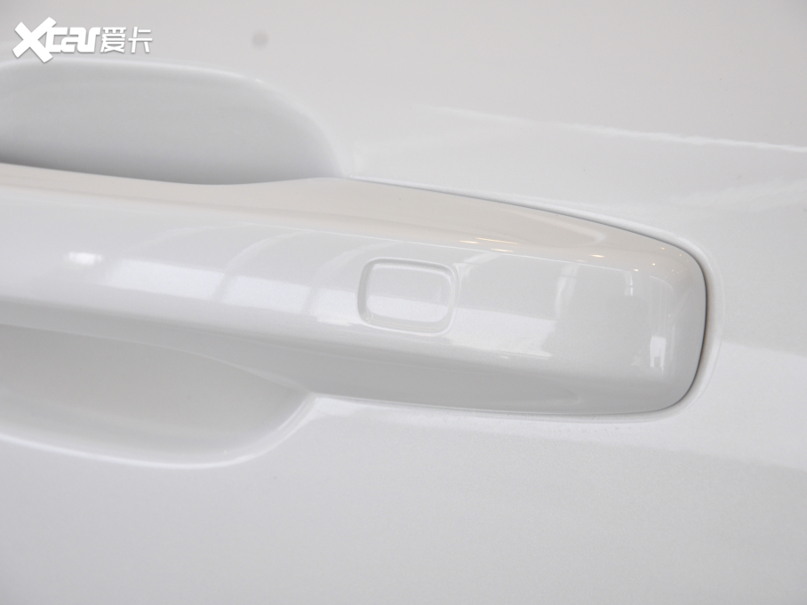 2023���֠���XC60 B5 ������h�\�Ӱ�