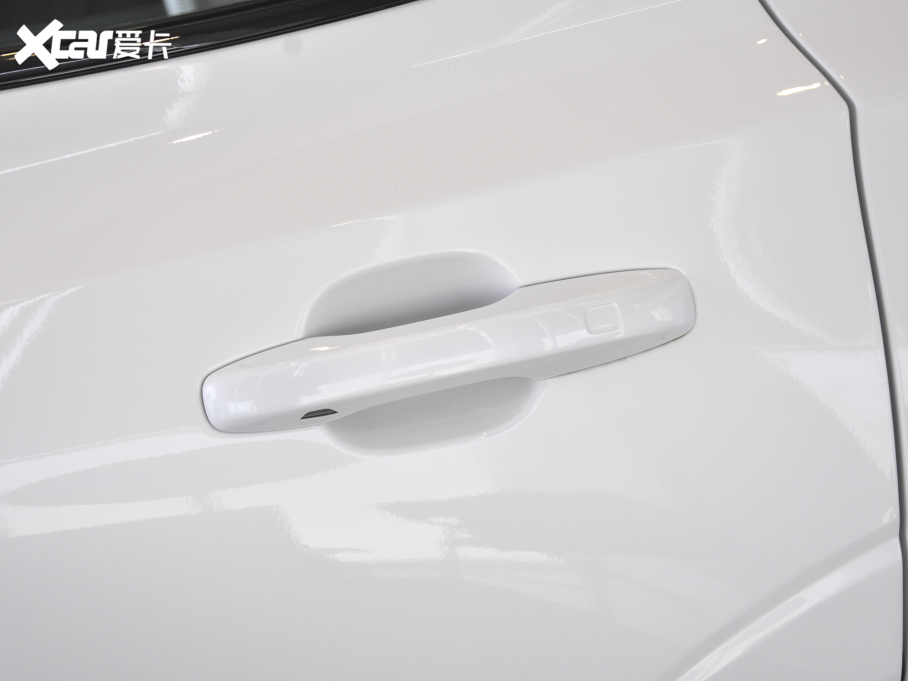 2023���֠���XC60 B5 ������h�\�Ӱ�