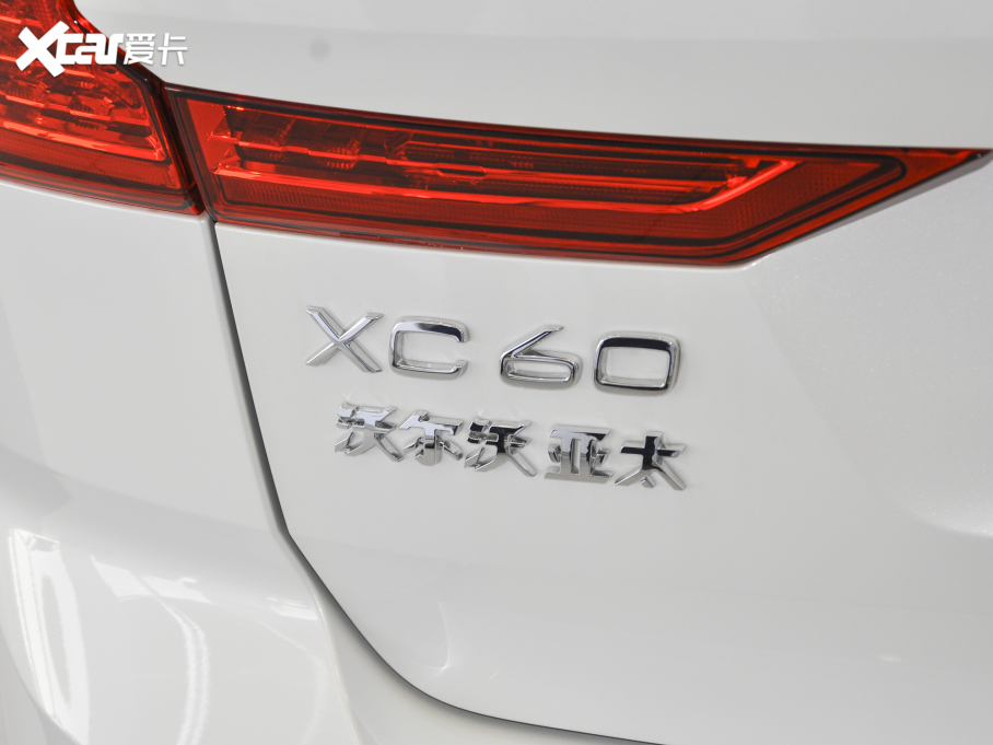 2023���֠���XC60 B5 ������h�\�Ӱ�