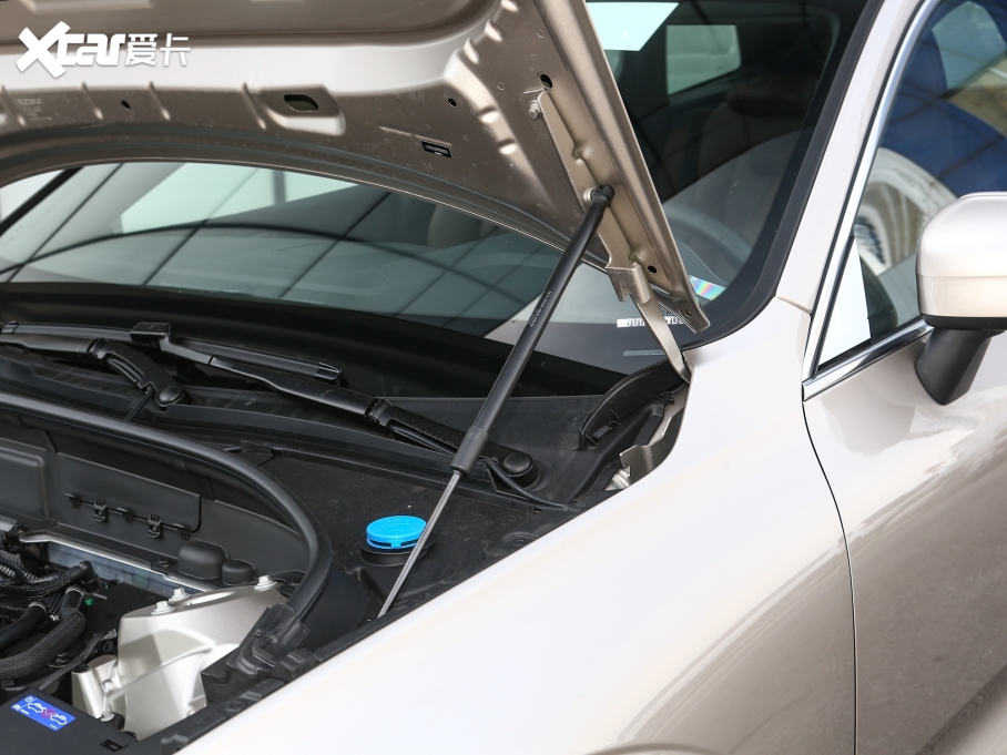 2023֠XC60 B5 (q)źA