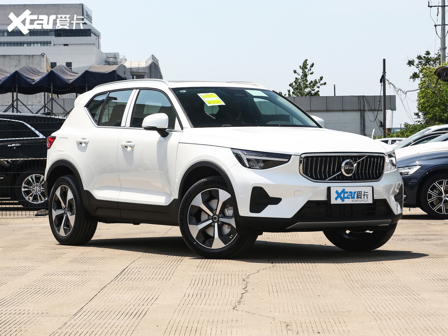 2023֠XC40 B4 hA