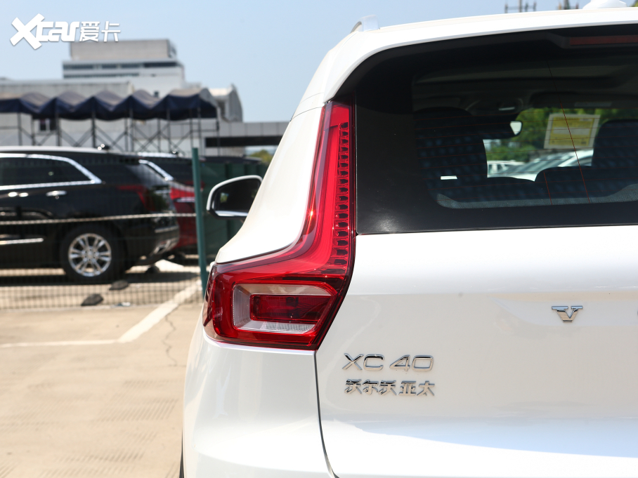 2023֠XC40 B4 hA