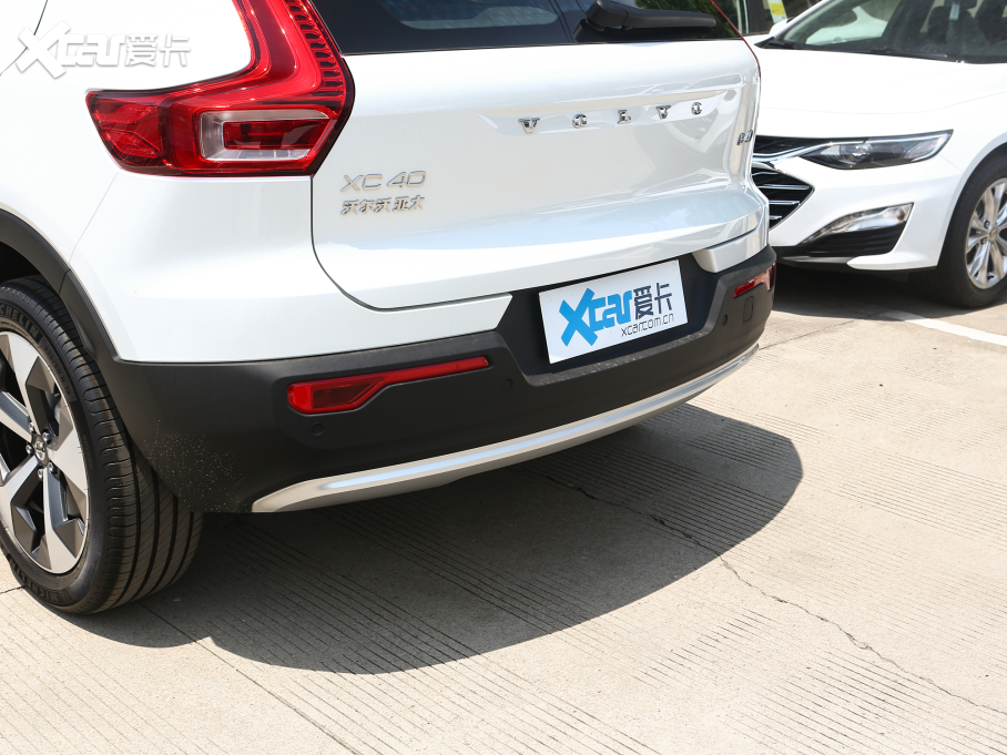 2023֠XC40 B4 hA