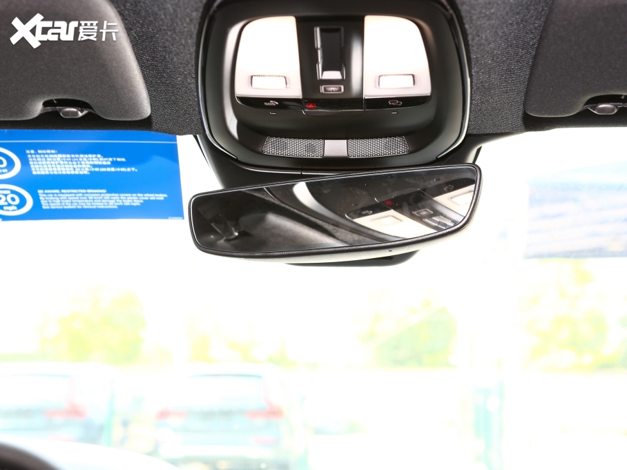 2023���֠���XC40 B3 ���h���A��