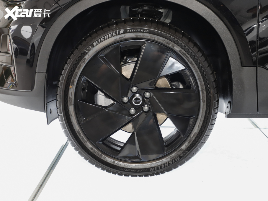 2024֠XC40 B4 hOҹڰ