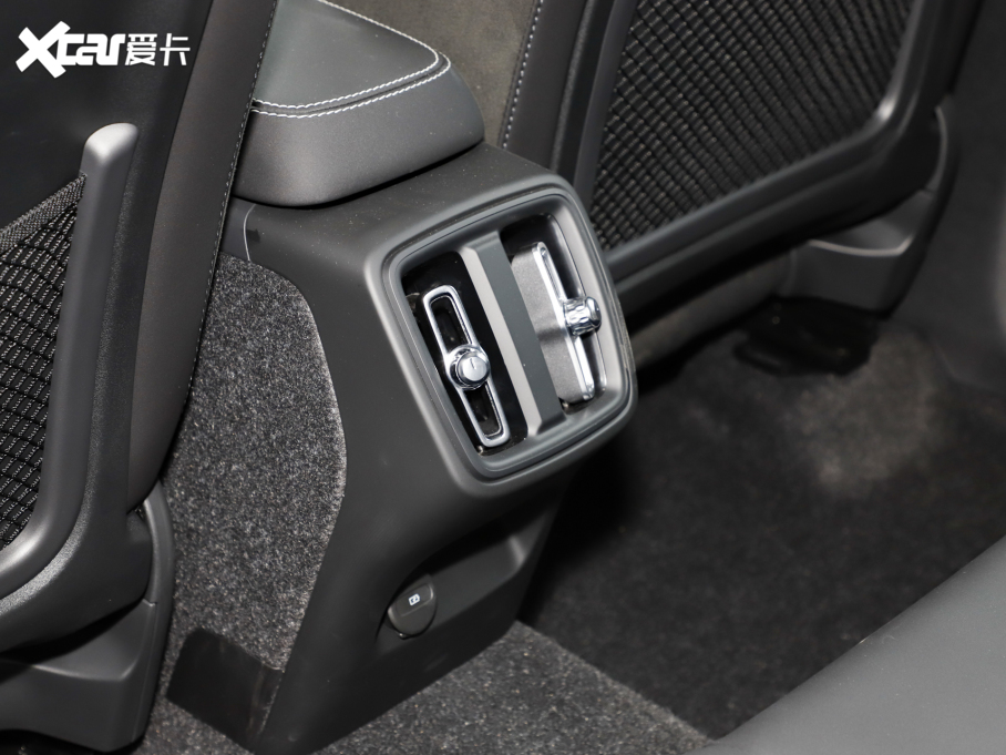 2024֠XC40 B4 hOҹڰ