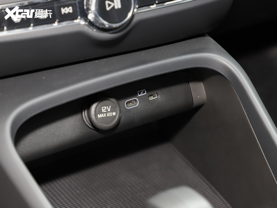 2024֠XC40 B4 hOҹڰ