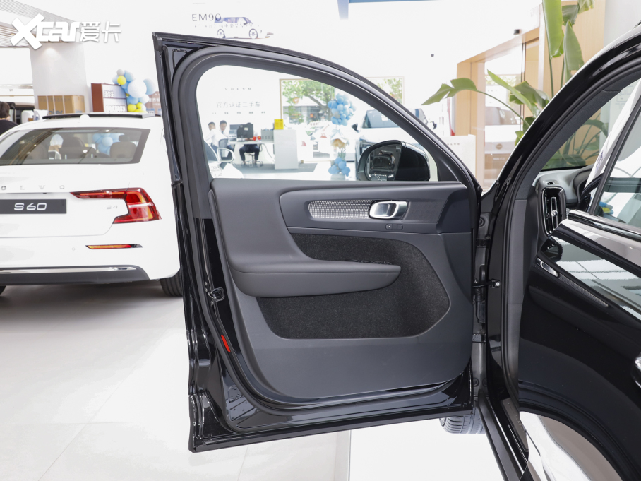 2024֠XC40 B4 hOҹڰ