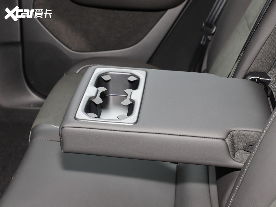 2024֠XC40 B4 hOҹڰ