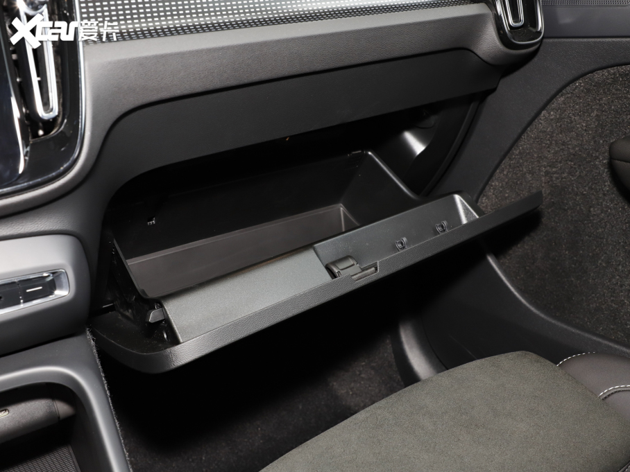 2024֠XC40 B4 hOҹڰ