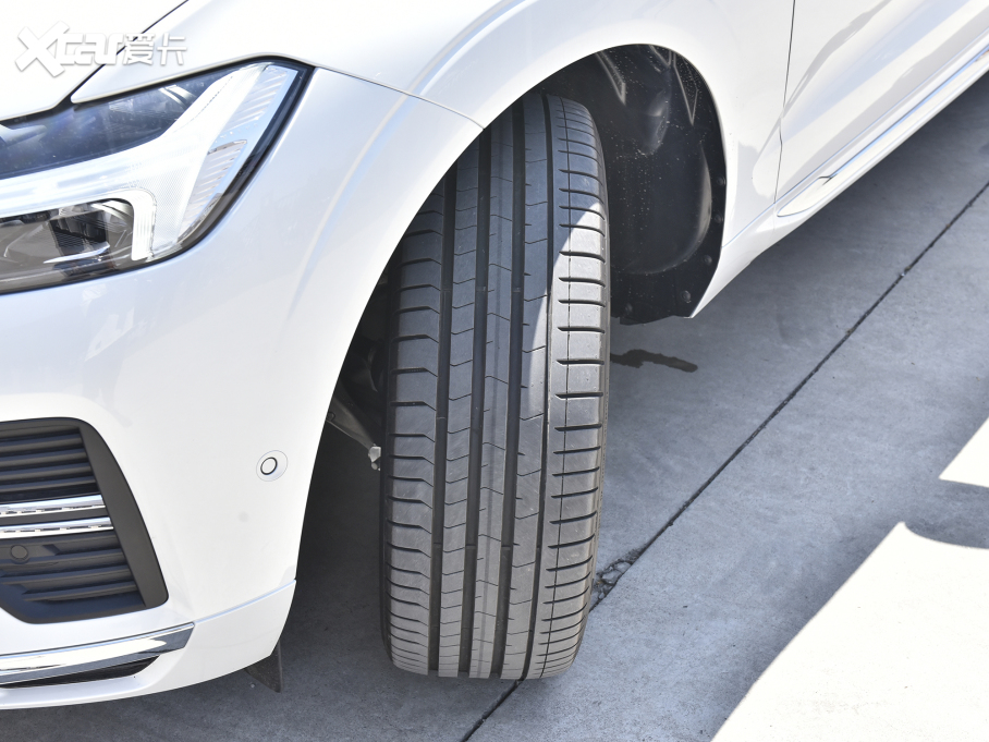 2024֠XC60Դ T8 ʽτ  Lm źA 