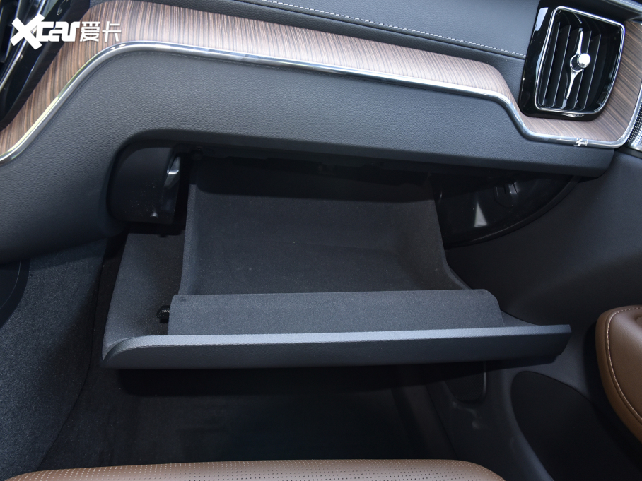 2024֠XC60Դ T8 ʽτ  Lm źA 