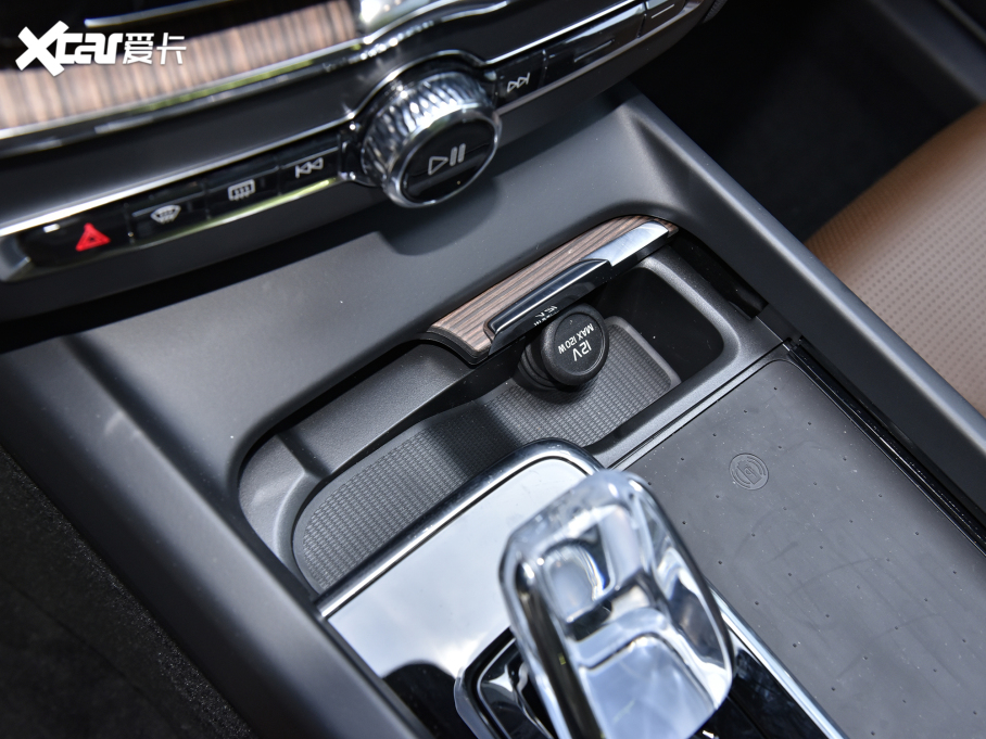 2024֠XC60Դ T8 ʽτ(dng) (q) L(zhng)m(x) źA 