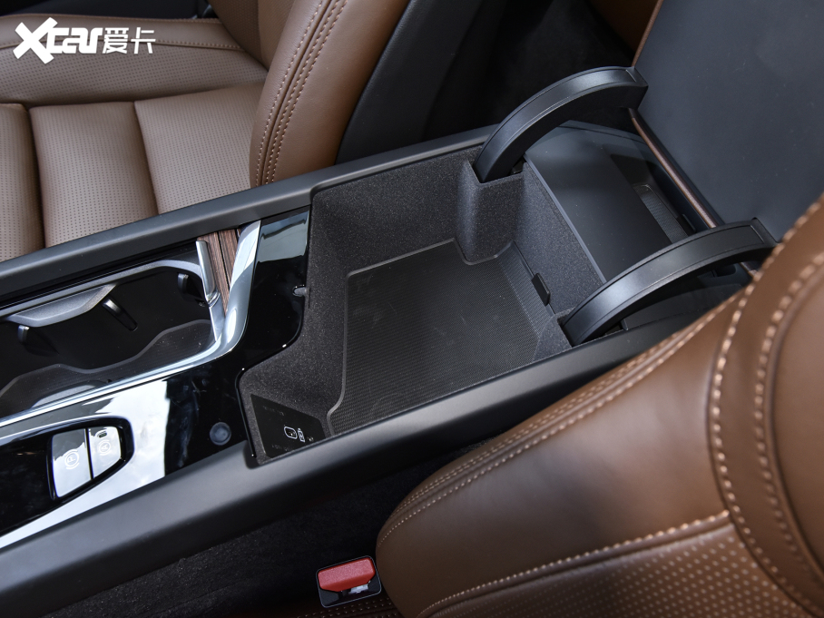 2024֠XC60Դ T8 ʽτ  Lm źA 