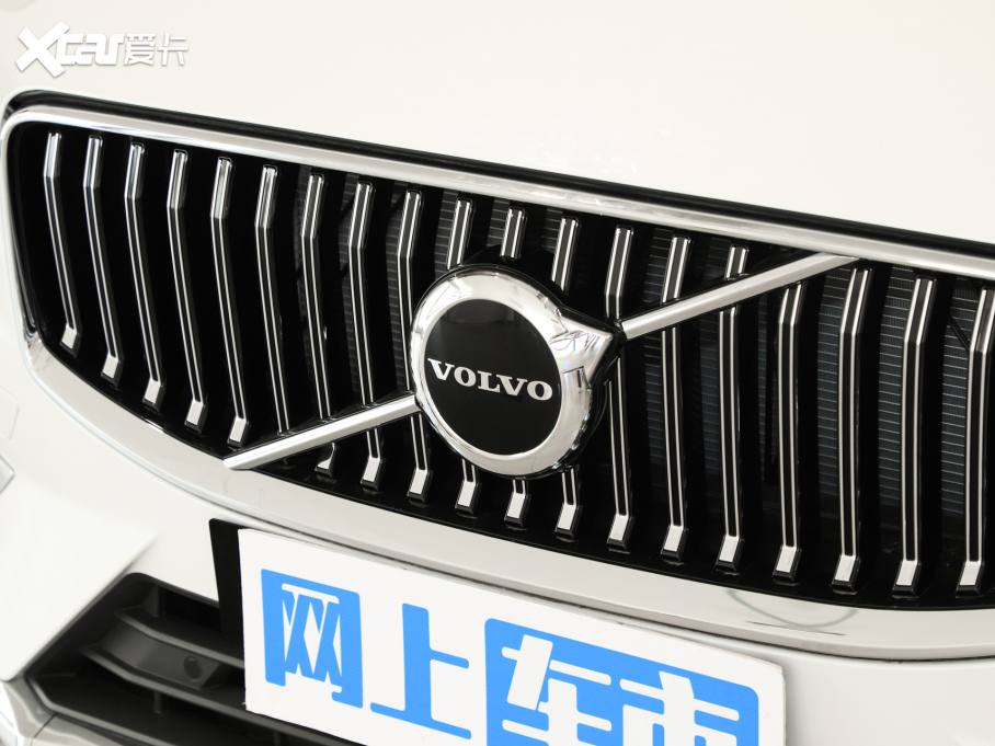 2025֠XC60 B5 (q)ݺA