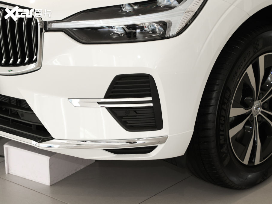 2025֠XC60 B5 (q)ݺA