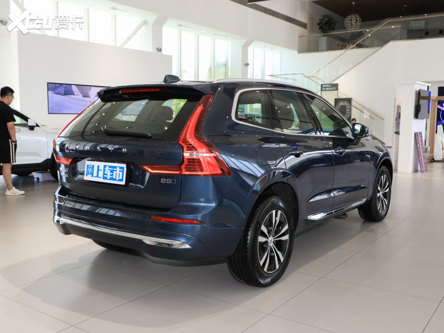 2025֠XC60 B5 (q)ݺA