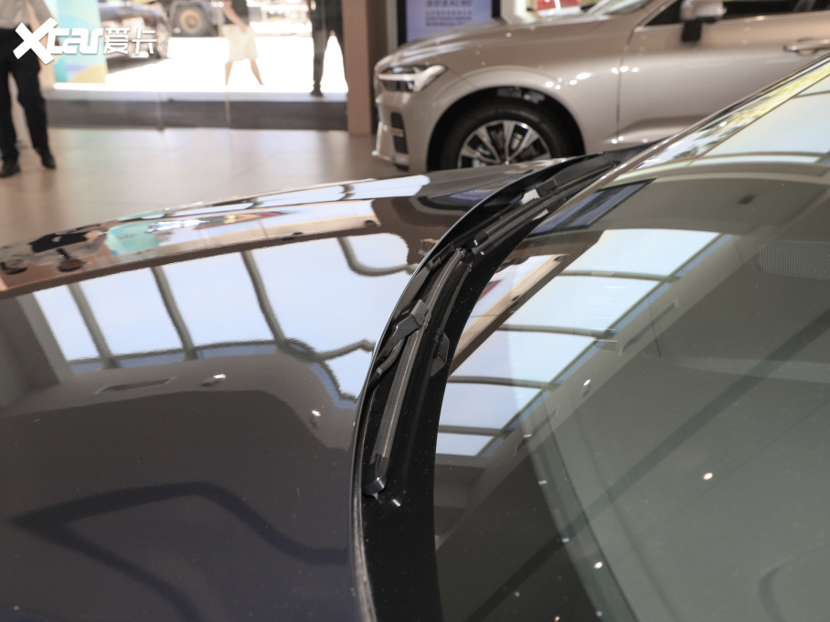 2025֠XC60 B5 (q)ݺA