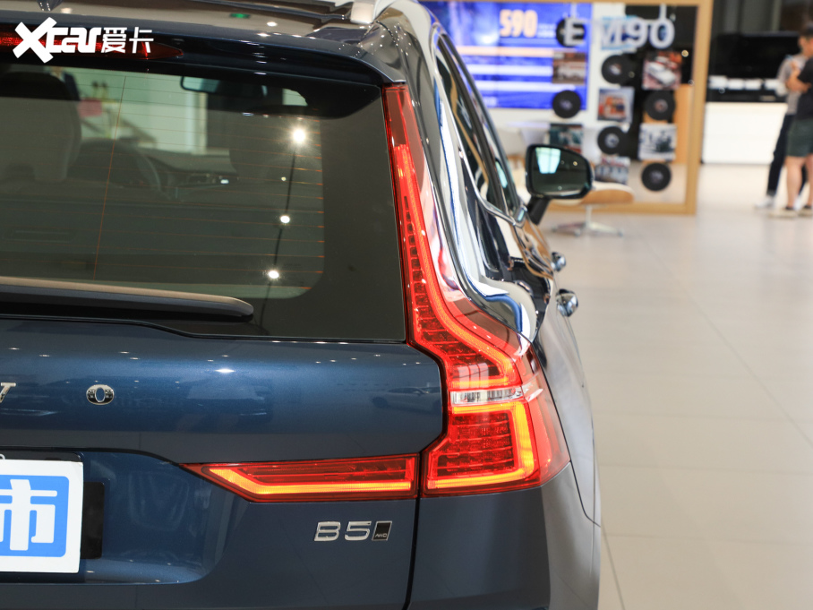 2025֠XC60 B5 (q)ݺA