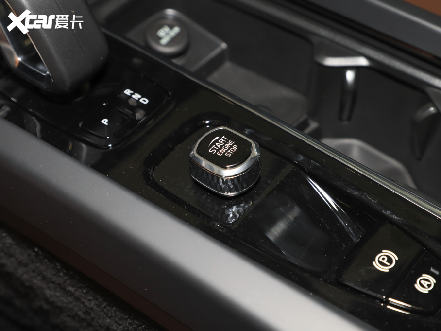 2025���֠���XC60 B5 ���(q��)���ݺ��A��