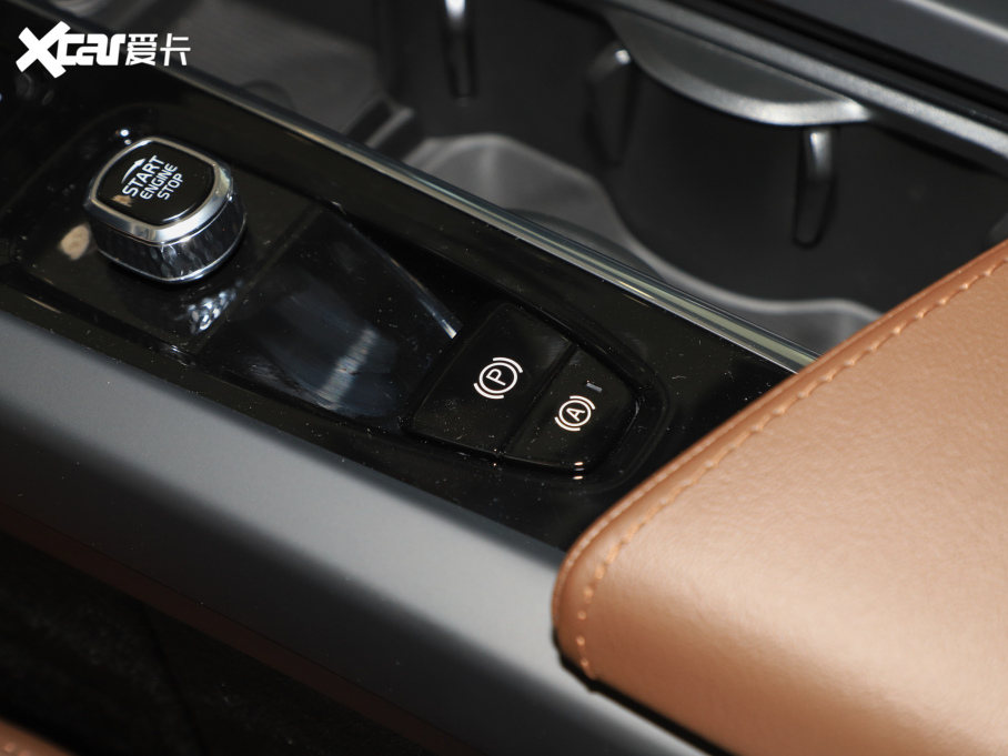 2025���֠���XC60 B5 ������ݺ��A��