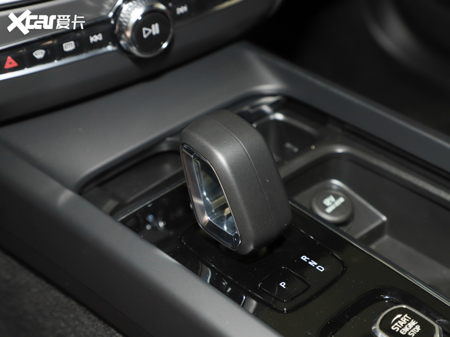 2025���֠���XC60 B5 ������ݺ��A��