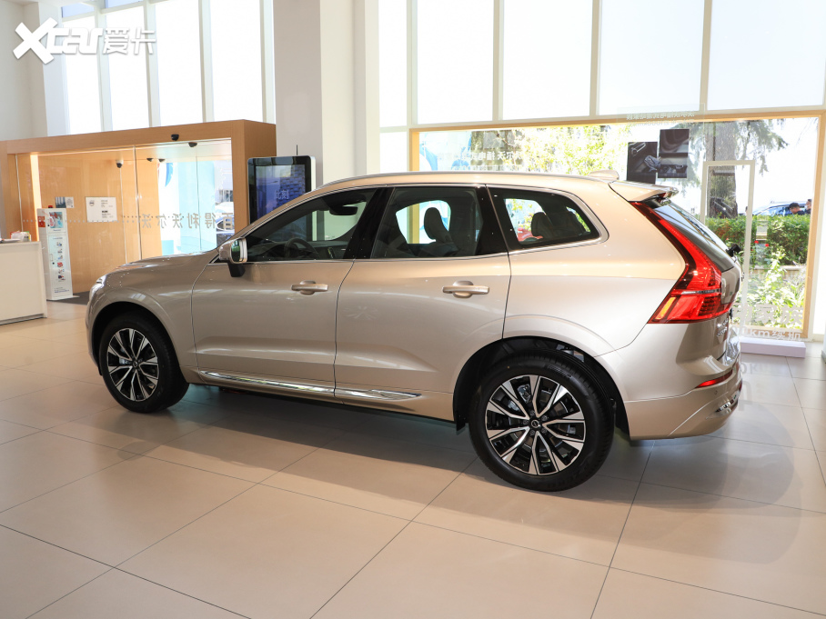 2025���֠���XC60 B5 ������h���A��