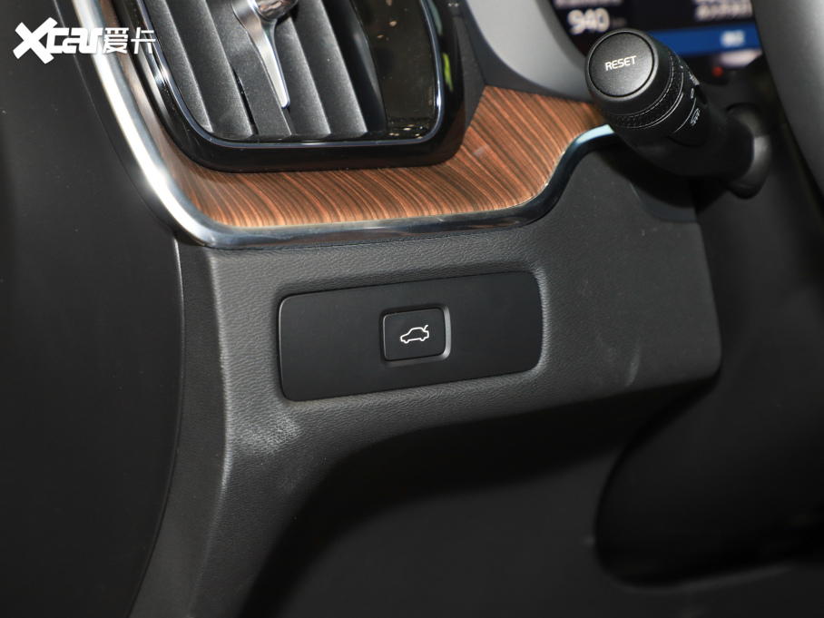 2025���֠���XC60 B5 ������h���A��