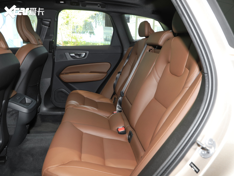 2025���֠���XC60 B5 ���(q��)���h���A��