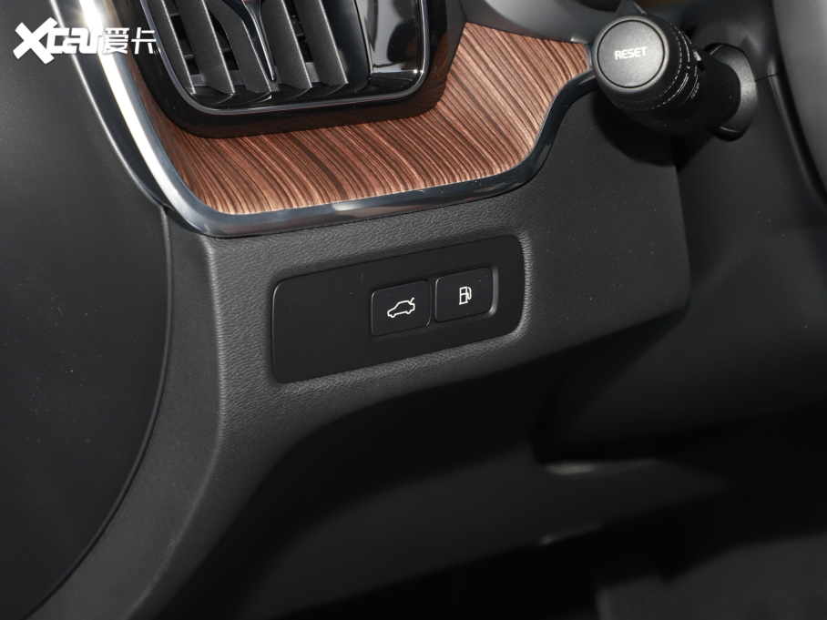 2025���֠���XC60����Դ ���ʽ��τ��� ���h���A�� 