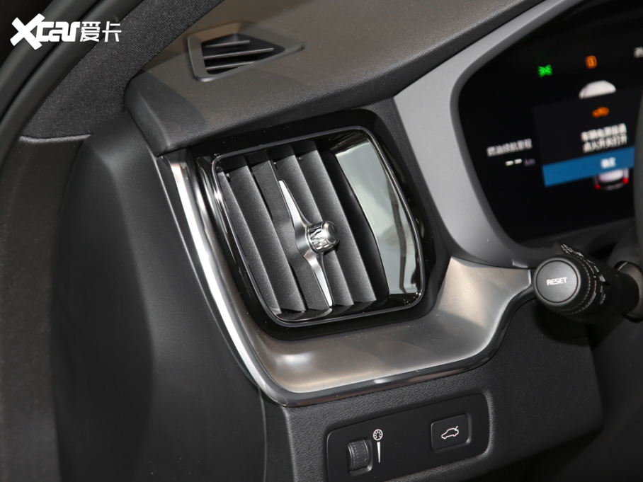 2023���֠���XC60 B5 ������ݺ��A��