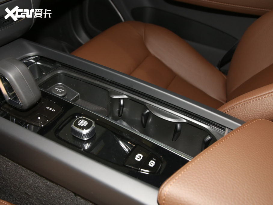 2023֠XC60 B5 (q)ݺA