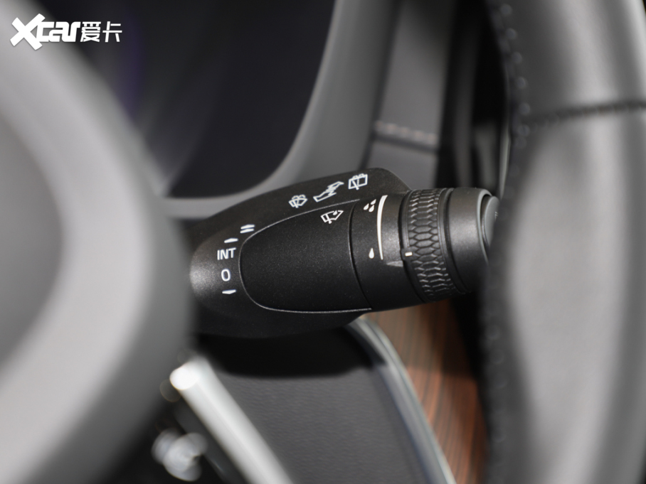 2023���֠���XC60 B5 ������h���A��