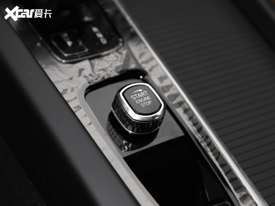 2023���֠���XC60 B5 ������ݺ��A��