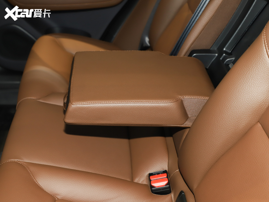 2023���֠���XC60 B5 ������h���A��