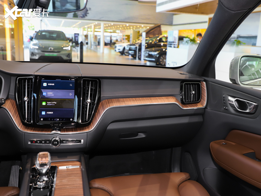 2023���֠���XC60 B5 ������h���A��