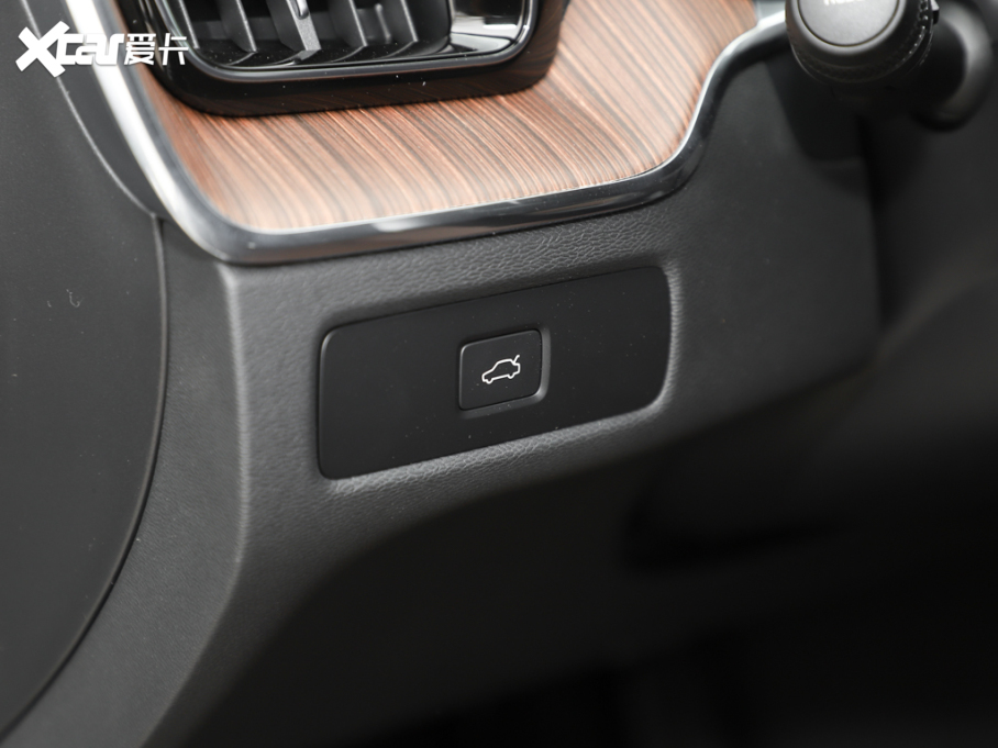 2023���֠���XC60 B5 ������h���A��