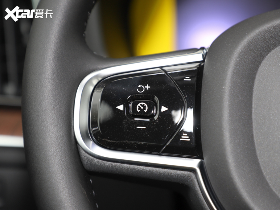 2023���֠���XC60 B5 ���(q��)���h���A��