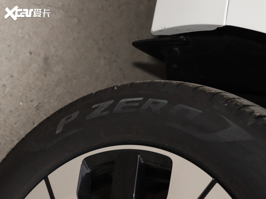 2023���֠���XC60 B5 ���{����