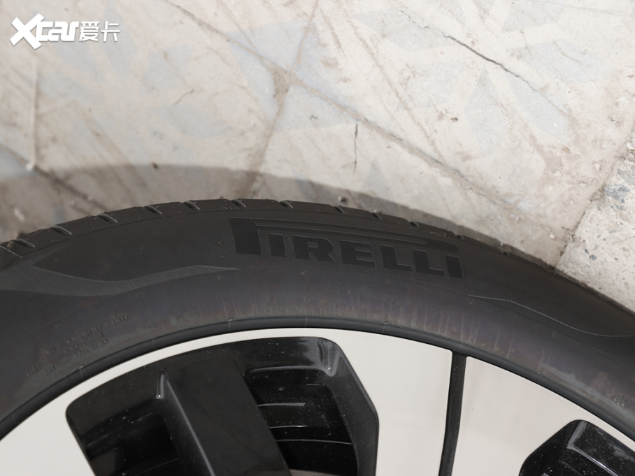 2023���֠���XC60 B5 ���{����