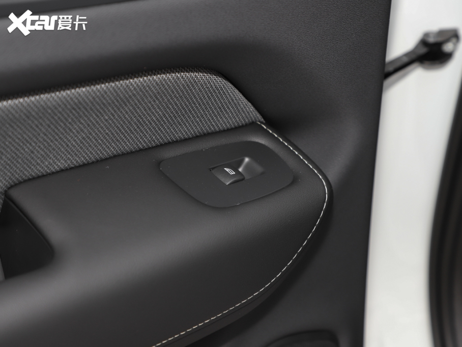 2023���֠���XC60 B5 ���{����