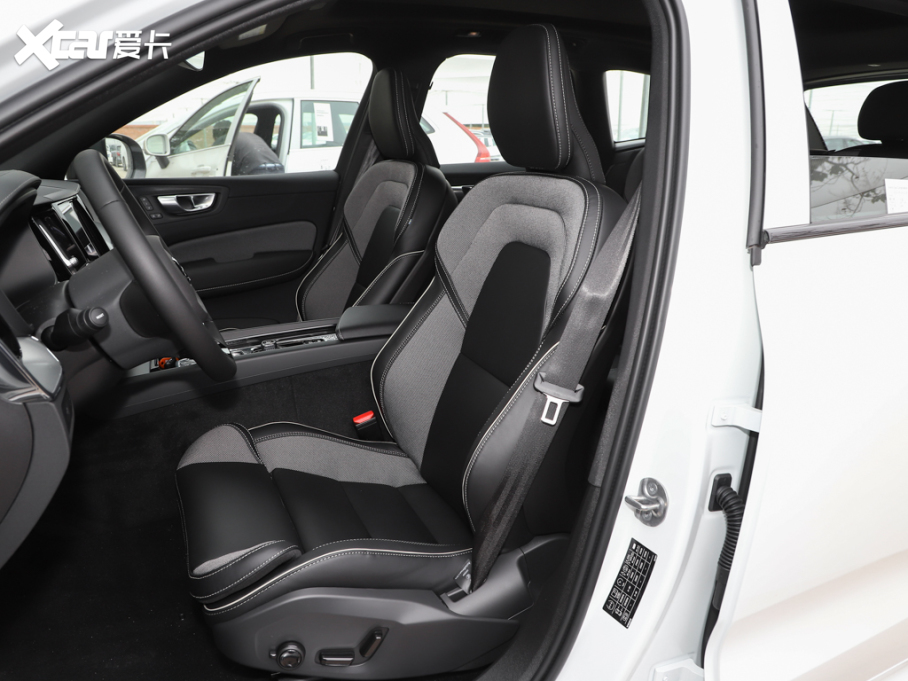 2023���֠���XC60 B5 ���(q��)�{����